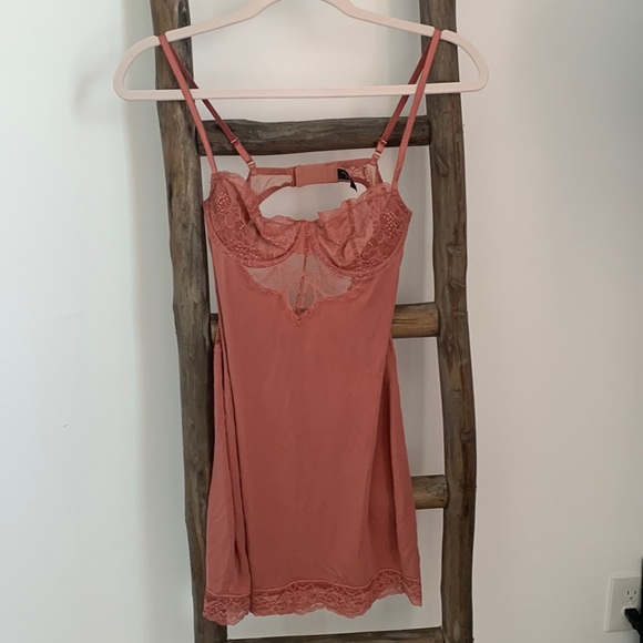 Delicate and soft lace peach pink Victoria’s Secret Slip Dress / Size XS - Picture 1 of 10
